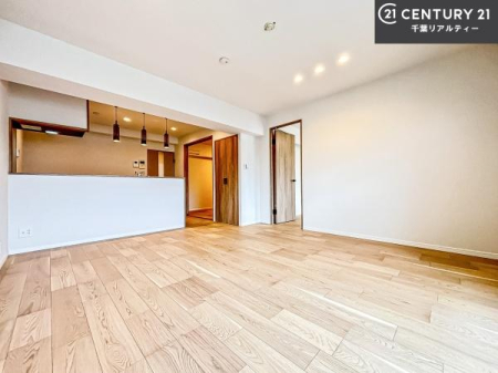 ���r���O �J�����̂���L�XLDK�I�\�t�@�[��_�C�j���O�e�[�u����u���Ă������ɂȂ�Ȃ��̂ŉ��K�ɉ߂����܂��I�R�~���j�P�[�V���������₷�����r���O�ł��I