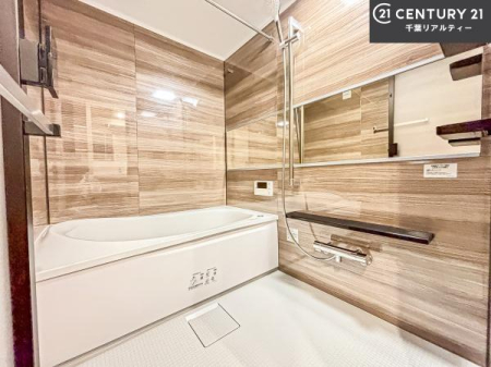 ���� �L�X�o�X�ň���̔������t���b�V���B�����L�΂���̂ŁA�����ɂ��������ƐZ����܂��ˁI�����̃o�X�^�C�����y���݂ɂȂ�܂��B