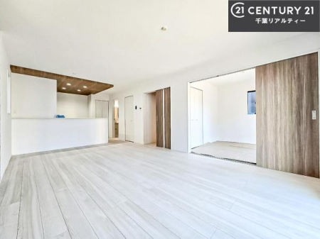 ���r���O �J�����̂���L�XLDK�I�\�t�@�[��_�C�j���O�e�[�u����u���Ă������ɂȂ�Ȃ��̂ŉ��K�ɉ߂����܂��I�R�~���j�P�[�V���������₷�����r���O�ł��I