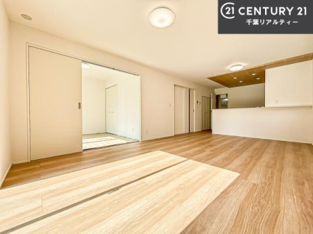 ���r���O �D�����z���܂肪���r���O����ł���ċ��S�n�̗ǂ���Ԃ����o���Ă���܂��I
���났�̎��Ԃ��߂����܂��I