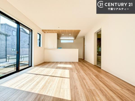 ���r���O �J�����̂���L�XLDK�I�\�t�@�[��_�C�j���O�e�[�u����u���Ă������ɂȂ�Ȃ��̂ŉ��K�ɉ߂����܂��I�R�~���j�P�[�V���������₷�����r���O�ł��I