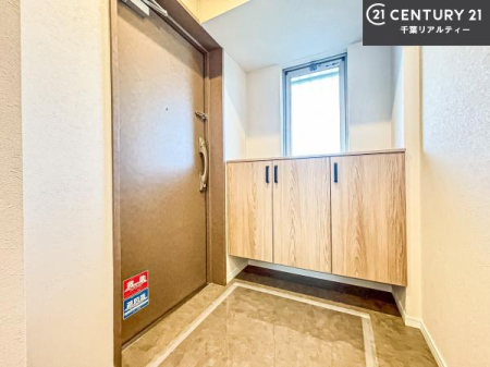 ���� �V���[�Y�{�b�N�X�t���Ȃ̂ŁA���ւ��Еt�����|�������₷���ł��I
�X�b�L���������ւŌ˂��J�����u�ԁA�������̂���S�n������Ԃ��o�}���Ă���܂��B