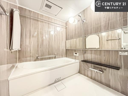 ���� �L�X�o�X�ň���̔������t���b�V���B�����L�΂���̂ŁA�����ɂ��������ƐZ����܂��ˁI�����̃o�X�^�C�����y���݂ɂȂ�܂��B