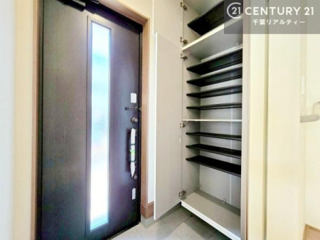 ���� �V���[�Y�{�b�N�X�t���Ȃ̂ŁA���ւ��Еt�����|�������₷���ł��I
�X�b�L���������ւŌ˂��J�����u�ԁA�������̂���S�n������Ԃ��o�}���Ă���܂��B