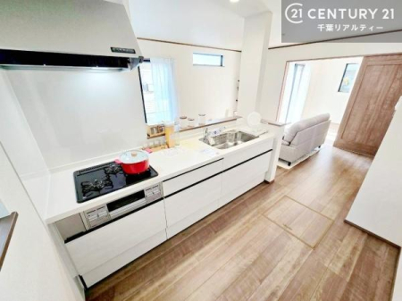 �L�b�`�� ��l�C�̑Ζʎ��V�X�e���L�b�`�����̗p���Ă��܂��I���Ƒ��̃R�~���j�P�[�V���������R�Ƒ�����݌v�ł��B
���q�l�ɂ��ڂ��͂��̂Ŋ������ł��ˁB�L�X�g���ĉ��K�ɍ�Ƃ��i�݂܂��I