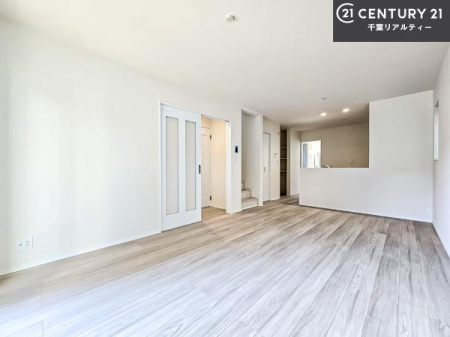 ���r���O �J�����̂���L�XLDK�I�\�t�@�[��_�C�j���O�e�[�u����u���Ă������ɂȂ�Ȃ��̂ŉ��K�ɉ߂����܂��I�R�~���j�P�[�V���������₷�����r���O�ł��I