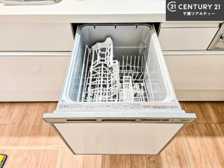 �L�b�`�� �H��@�t���̃L�b�`���ł��I�Z���������r��h�~�Ƃ��đ�ϊ��􂷂�֗��Ȏd�l�ł��I�r���g�C���Ȃ̂ŃL�b�`���̏ꏊ����炸�����X�y�[�X���L���g�����Ƃ��o���܂��I