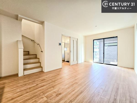 ���r���O �S�n�ǂ����r���O�͉Ƒ������R�ƏW�܂�܂��B�Ƒ��c�R�̎��Ԃ����������ł��B���Ƒ��ƁA����w�[���������Ԃ��߂��������ł��ˁB