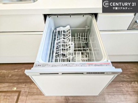 �L�b�`�� �H��@�t���̃L�b�`���ł��I�Z���������r��h�~�Ƃ��đ�ϊ��􂷂�֗��Ȏd�l�ł��I�r���g�C���Ȃ̂ŃL�b�`���̏ꏊ����炸�����X�y�[�X���L���g�����Ƃ��o���܂��I