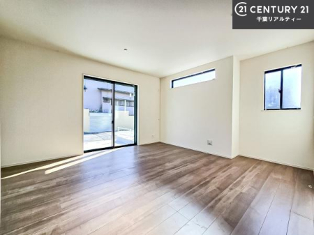 ���r���O �J�����̂���L�XLDK�I�\�t�@�[��_�C�j���O�e�[�u����u���Ă������ɂȂ�Ȃ��̂ŉ��K�ɉ߂����܂��I�R�~���j�P�[�V���������₷�����r���O�ł��I