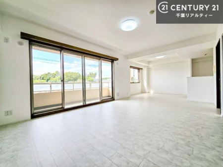 ���r���O �傫�ȑ����炽���Ղ�̗z���������閾�邢���r���O�B�J�����̂��郊�r���O�ŉƑ��c���̂��났�̎��Ԃ��߂����܂��I�����̂����w�\�ł��I���񌻒n�ŗz������Ȃǂ��̊����������܂��I