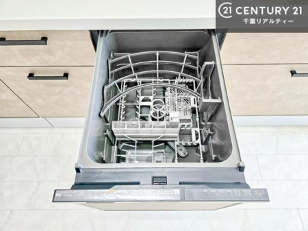 �L�b�`�� �H��@�t���̃L�b�`���ł��I�Z���������r��h�~�Ƃ��đ�ϊ��􂷂�֗��Ȏd�l�ł��I�r���g�C���Ȃ̂ŃL�b�`���̏ꏊ����炸�����X�y�[�X���L���g�����Ƃ��o���܂��I