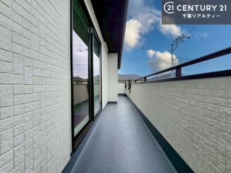 �o���R�j�[ ������̍L�X�Ƃ����o���R�j�[�́A�����Ղ�̗z�����������݁A�����󕨂��C�����悭�������܂��B�J����������A�S�n�悢���Ԃ��߂������Ԃł��B