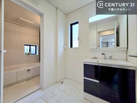 ���ʑ�E���ʏ� �O�ʋ��d�l�̐��ʏ��́A�g�����Ȃ݂����₷������I���͎��[�ɂȂ��Ă��܂��B�h���C���[�₨���ϓ����Еt������̂Ő��ʑ������X�b�L���ƌ����邱�Ƃ��o���܂��I