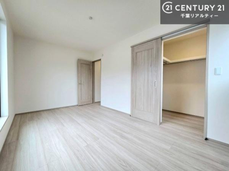 �m�� �V���v���Ƀf�U�C������Ă��邽�߁A�Ƌ��I�т܂���I
���C�ɓ���̉Ƌ��u���Ă��낰���Ԃ���邱�Ƃ��ł��܂��B