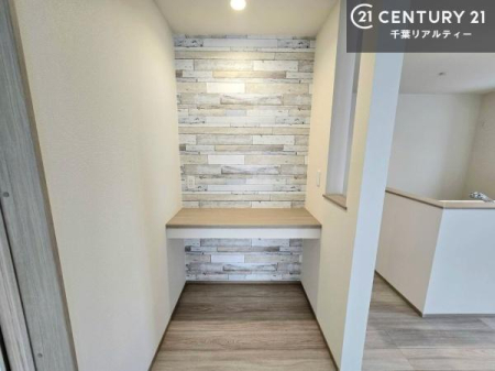 ���̑����� ���r���O�ɂ̓X�^�f�B�J�E���^�[����I
���q�l�̂��׋��X�y�[�X�₿����Ƃ�����Ƒ�ɂ��҂�����ł��ˁB