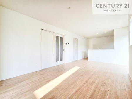 ���r���O �S�n�ǂ����r���O�͉Ƒ������R�ƏW�܂�܂��B�Ƒ��c�R�̎��Ԃ����������ł��B���Ƒ��ƁA����w�[���������Ԃ��߂��������ł��ˁB���邭�J���I�ȋ�Ԃł��B