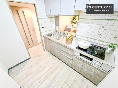 �L�b�`�� ��Ƃ肠�钲���X�y�[�X�ō�Ƃ����₷�����K�ȃL�b�`���ł��I
���q�l�ƈꏏ�ɂ��َq������y���߂�L�X�X�y�[�X�ł��B�y�����������ԂɂȂ肻���ł��ˁI