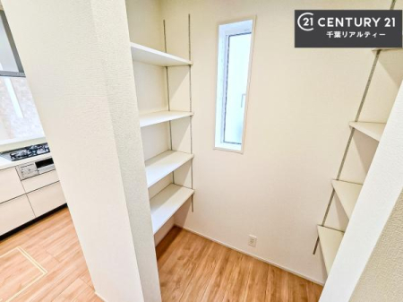 ���[ �p���g���[�t���I���Ă�������A�H�ނ̃X�g�b�N���X�b�L�����ڂ��邱�Ƃ��ł��܂��I
���񌻒n�ł��m���߂��������B