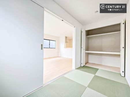 �a�� ���r���O�Ɨאڂ�����R�[�i�[�ł��I�Ǝ��̋x�e�X�y�[�X��L�b�Y�X�y�[�X�Ƃ��Ċ��p����̂��悳�����ł��ˁI
������͗z���������ނ̂ŁA���邭��������������܂��I