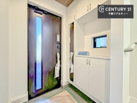 ���� �V���[�Y�{�b�N�X�t���Ȃ̂ŁA���ւ��Еt�����|�������₷���ł��I
�X�b�L���������ւŌ˂��J�����u�ԁA�������̂���S�n������Ԃ��o�}���Ă���܂��B