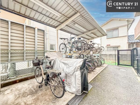 ���̑����p�� ���֏ꊮ���ŁA���q���܂̎��]�Ԃ�ʋΗp�̎��]�Ԃ����S���Ēu���܂��B���Ƒ��ɂ����ꂵ���֗��Ȑݔ��ł��B