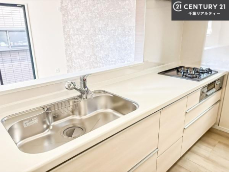 �L�b�`�� ���C�h�ȃV���N�ł��ˁI�������˂ɂ������������₷���Ǝ����y�X�d�l�̃V�X�e���L�b�`���ł��I
�f�U�C�����Ƌ@�\�������˂��L�b�`���Ő�����������܂��ˁI