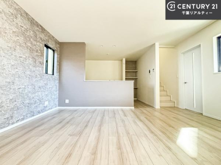 ���r���O �S�n�ǂ����r���O�͉Ƒ������R�ƏW�܂�܂��B�Ƒ��c�R�̎��Ԃ����������ł��B���Ƒ��ƁA����w�[���������Ԃ��߂��������ł��ˁB