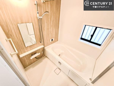 ���� �L�X�o�X�ň���̔������t���b�V���B�����L�΂���̂ŁA�����ɂ��������ƐZ����܂��ˁI�����̃o�X�^�C�����y���݂ɂȂ�܂��B