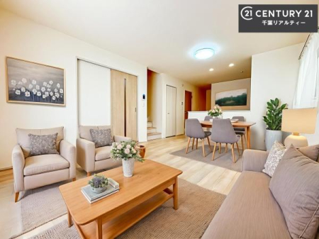 ���r���O �Ƌ��CG�p�[�X�ł��B�J�����̂���L�XLDK�I�\�t�@�[��_�C�j���O�e�[�u����u���Ă������ɂȂ�Ȃ��̂ŉ��K�ɉ߂����܂��I