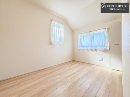 �m�� �V���v���Ƀf�U�C������Ă��邽�߁A�Ƌ��I�т܂���I
���C�ɓ���̉Ƌ��u���Ă��낰���Ԃ���邱�Ƃ��ł��܂��B