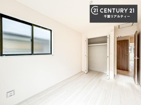 �q������ ���[�X�y�[�X���������Ă���A�ߗނ₨������A�w�p�i�Ȃǂ��������萮���ł��܂��B���������L���g���邽�߁A���K�Ő������Z��Ԃ��������܂��B