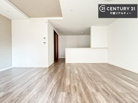 ���r���O �D�����z���܂肪���r���O����ł���ċ��S�n�̗ǂ���Ԃ����o���Ă���܂��I
���났�̎��Ԃ��߂����܂��I