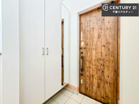 ���� �V���[�Y�{�b�N�X�t���Ȃ̂ŁA���ւ��Еt�����|�������₷���ł��I
�X�b�L���������ւŌ˂��J�����u�ԁA�������̂���S�n������Ԃ��o�}���Ă���܂��B