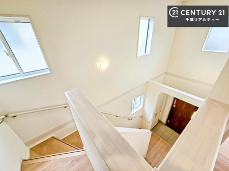 ���̑����� ���փz�[���́A�㕔���������I�A���Ă����u�ԊJ�������ӂ��S�n�悢��Ԃ����o�}�����Ă���܂��I