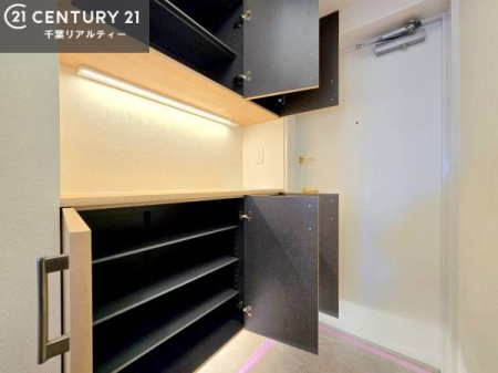 ���� �V���[�Y�{�b�N�X�t���Ȃ̂ŁA���ւ��Еt�����|�������₷���ł��I
�X�b�L���������ւŌ˂��J�����u�ԁA�������̂���S�n������Ԃ��o�}���Ă���܂��B