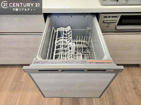 �L�b�`�� �H��@�t���̃L�b�`���ł��I�Z���������r��h�~�Ƃ��đ�ϊ��􂷂�֗��Ȏd�l�ł��I�r���g�C���Ȃ̂ŃL�b�`���̏ꏊ����炸�����X�y�[�X���L���g�����Ƃ��o���܂��I