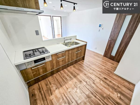 �L�b�`�� ��l�C�̑Ζʎ��V�X�e���L�b�`�����̗p���Ă��܂��I���Ƒ��̃R�~���j�P�[�V���������R�Ƒ�����݌v�ł��B
���q�l�ɂ��ڂ��͂��̂Ŋ������ł��ˁI�L�X�g���ĉ��K�ɍ�Ƃ��i�݂܂��B