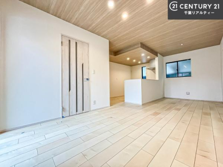 ���r���O �S�n�ǂ����r���O�͉Ƒ������R�ƏW�܂�܂��B�Ƒ��c�R�̎��Ԃ����������ł��B���Ƒ��ƁA����w�[���������Ԃ��߂��������ł��ˁB