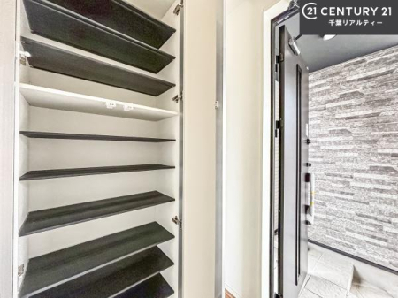 ���� �V���[�Y�{�b�N�X�t���Ȃ̂ŁA���ւ��Еt�����|�������₷���ł��I
�X�b�L���������ւŌ˂��J�����u�ԁA�������̂���S�n������Ԃ��o�}���Ă���܂��B