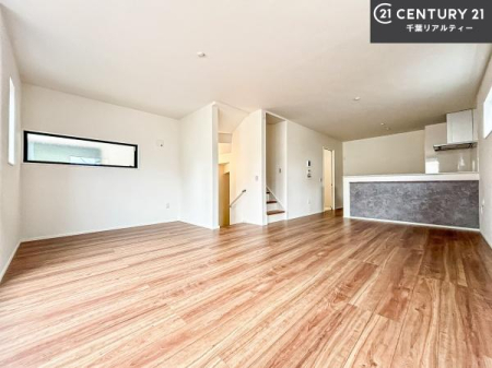 ���r���O �D�����z���܂肪���r���O����ł���ċ��S�n�̗ǂ���Ԃ����o���Ă���܂��I
���났�̎��Ԃ��߂����܂��I