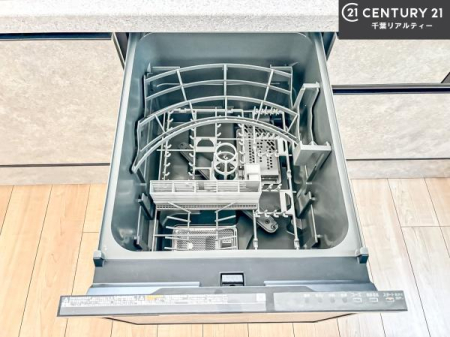 �L�b�`�� �H��@�t���̃L�b�`���ł��I�Z���������r��h�~�Ƃ��đ�ϊ��􂷂�֗��Ȏd�l�ł��I�r���g�C���Ȃ̂ŃL�b�`���̏ꏊ����炸�����X�y�[�X���L���g�����Ƃ��o���܂��I