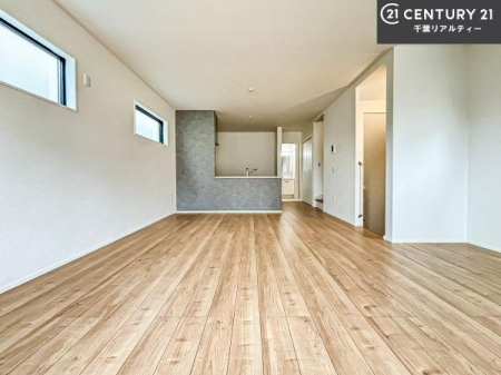 ���r���O ��؂ȉƑ����W�܂邩�炱��LDK�ɂ͂�����肽���B
�q�����������C�ɏ΂��Ȃ��瑖�����Ă���p�����������u�L���Ƃɂ��ėǂ������v�Ǝv���u�Ԃł��B