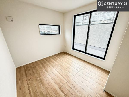 �m�� �o���R�j�[�ɖʂ��Ă���m���ł��B���邭�����肪����A���C����������ł��܂��I���N���āA�O�ɏo�Ĕw�L�т����[�ċz�����ǂ������}������邱�Ƃ��ł��܂��B