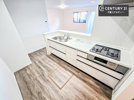 �L�b�`�� ��l�C�̑Ζʎ��V�X�e���L�b�`�����̗p���Ă��܂��I���Ƒ��̃R�~���j�P�[�V���������R�Ƒ�����݌v�ł��B
���q�l�ɂ��ڂ��͂��̂Ŋ������ł��ˁB�L�X�g���ĉ��K�ɍ�Ƃ��i�݂܂��B