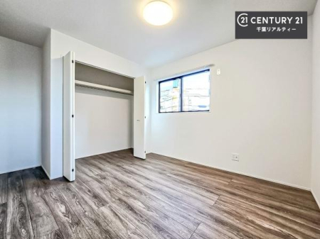 �q������ ���[�X�y�[�X�����Ă��܂��I�������X�b�L�����ڂ��鎖���ł��܂��ˁB
�Ƌ��I�΂Ȃ��V���v���ȃf�U�C���ׁ̈A�Ƌ��I�΂����C�ɓ���̋�ԍ�肪�ł������ł��ˁB