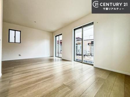 ���r���O �S�n�ǂ����r���O�͉Ƒ������R�ƏW�܂�܂��B�Ƒ��c�R�̎��Ԃ����������ł��B���Ƒ��ƁA����w�[���������Ԃ��߂��������ł��ˁB