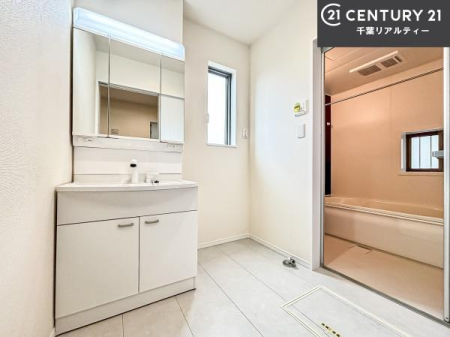 ���ʑ�E���ʏ� �O�ʋ��d�l�̐��ʏ��́A�g�����Ȃ݂����₷������I���͎��[�ɂȂ��Ă��܂��B�h���C���[�₨���ϓ����Еt������̂Ő��ʑ������X�b�L���ƌ����邱�Ƃ��o���܂��I