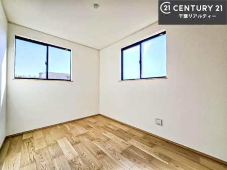 �m�� ��4.3���̔[�˂�2�ʍ̌��Ŗ��邭�A���[�������B
���R�����������ނ��߁A�[�˂Ƃ��Ă͂������A�q�������⋏�����o�ł��g���鑽�p�r��Ԃł��B