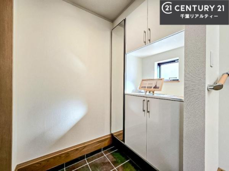 ���� �����Ղ���[�ł���V���[�Y�{�b�N�X�t���̌��ցB
���Ƒ����̌C������������܂�A��������Ƃ�����Ԃ�ۂĂ܂��B